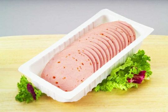 Geflügel-Mortadella mit Paprika 150g. Schale geschnitten